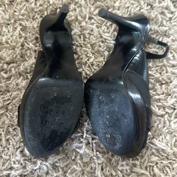 Black Open Toe Guess Heals - Picture 4 of 8